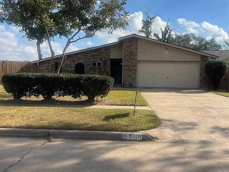 Nhà đẹp cần bán góc phố với sân sau rộng lớn tại Houston, TX