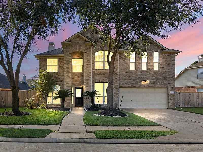 Siêu Phẩm Nhà Đẹp Tại Houston – Chỉ $350,000, 4 Phòng Ngủ, Sẵn Sàng Đón Chủ Nhân Mới!