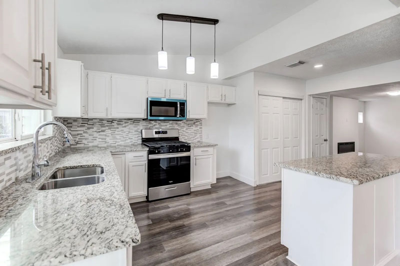 Nhà Đẹp Lung Linh - Cải Tạo Mới Tinh - Giá Chỉ $239,900, Đừng Để Vuột Mất!