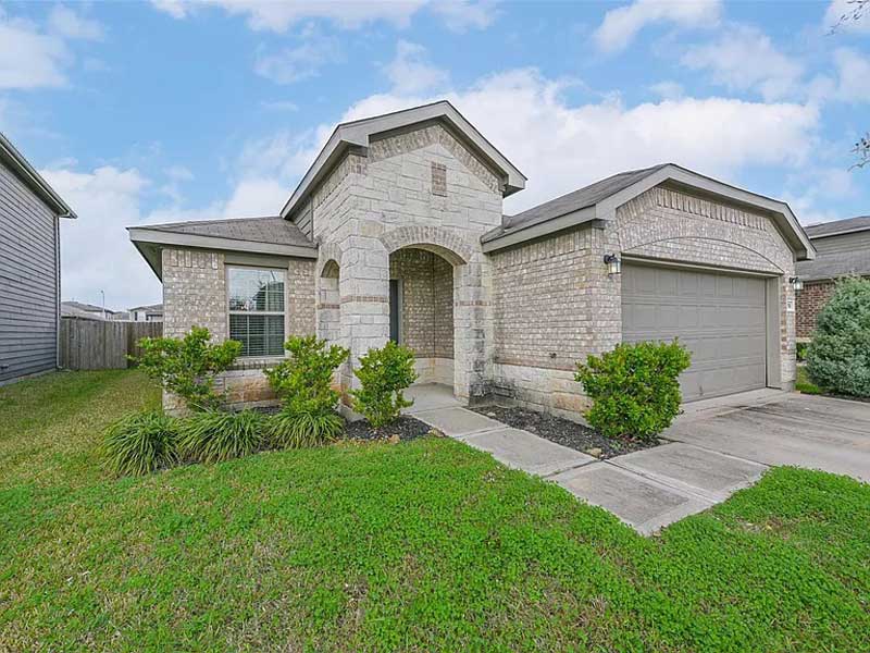 Cơ Hội Sở Hữu Nhà 3 Phòng Ngủ Giá Chỉ $272,000-6735 Cortenridge Ln, Houston, TX 77048