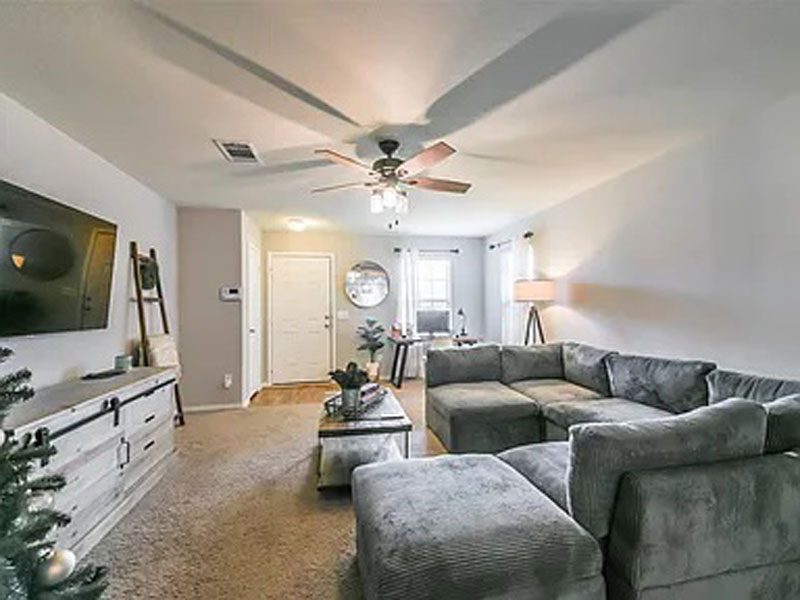 Cơ Hội Sở Hữu Nhà 3 Phòng Ngủ Giá Chỉ $272,000-6735 Cortenridge Ln, Houston, TX 77048