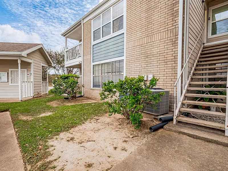Căn Hộ 2 Phòng Ngủ, 2 Phòng Tắm Tại 12660 Ashford Point Dr APT 808, Houston, TX 77082 - Giá $120,000