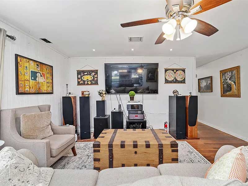 Ngôi Nhà Đẳng Cấp Trên Lô Đất 1.82 Mẫu Anh: Không Gian Sống Lý Tưởng, Đầu Tư Sinh Lời Cao Tại Thompsons, TX!