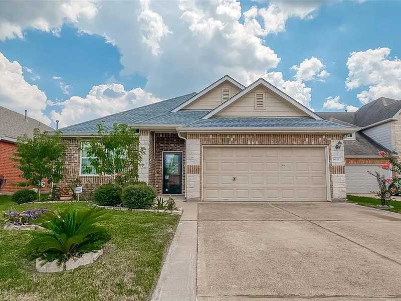 Cho thuê nhà 8923 Willow Wind Ln, Houston, TX 77083 - $2,200/tháng