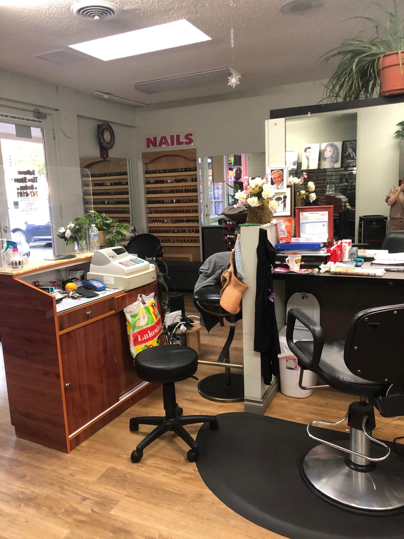 Cần Bán Gấp Tiệm Nail Và Tóc In Bellevue WA