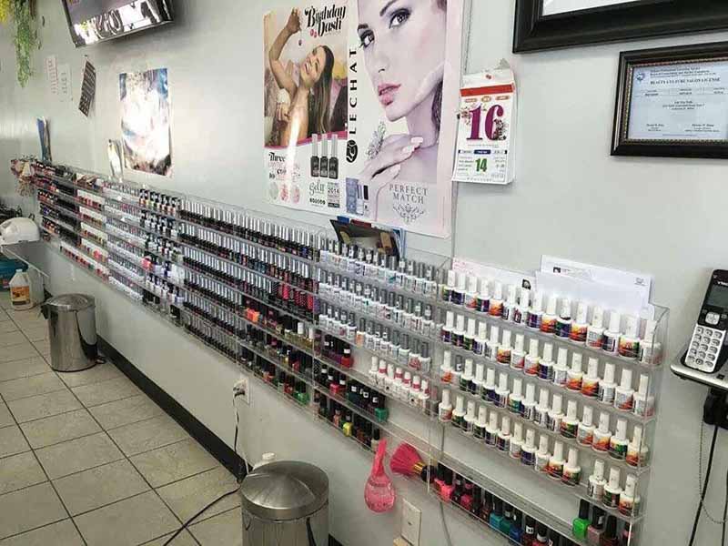 Cần Thợ Nails Nam Nữ Làm Bột,Chân Tay Nước Bao Lương $800/ 6 ngày In Anderson Indiana