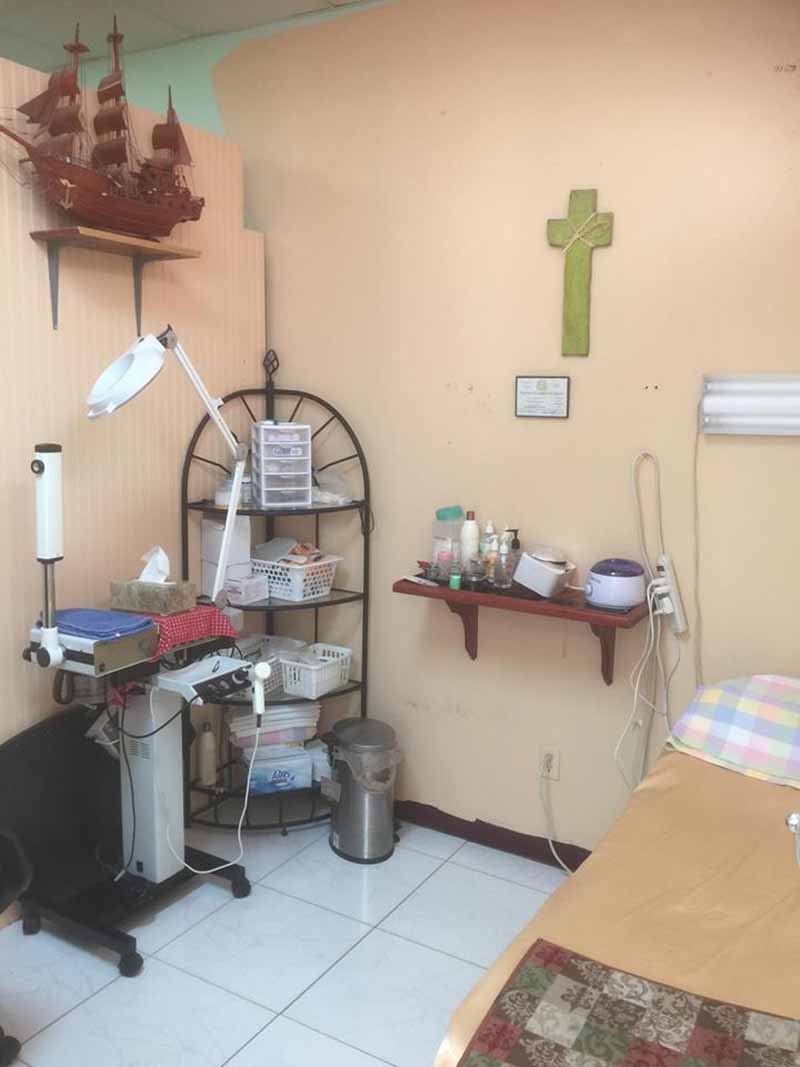 Cần Bán Tiệm Nail Income Ổn Định Nhanh Lấy lại Vốn Gần Conroe Texas