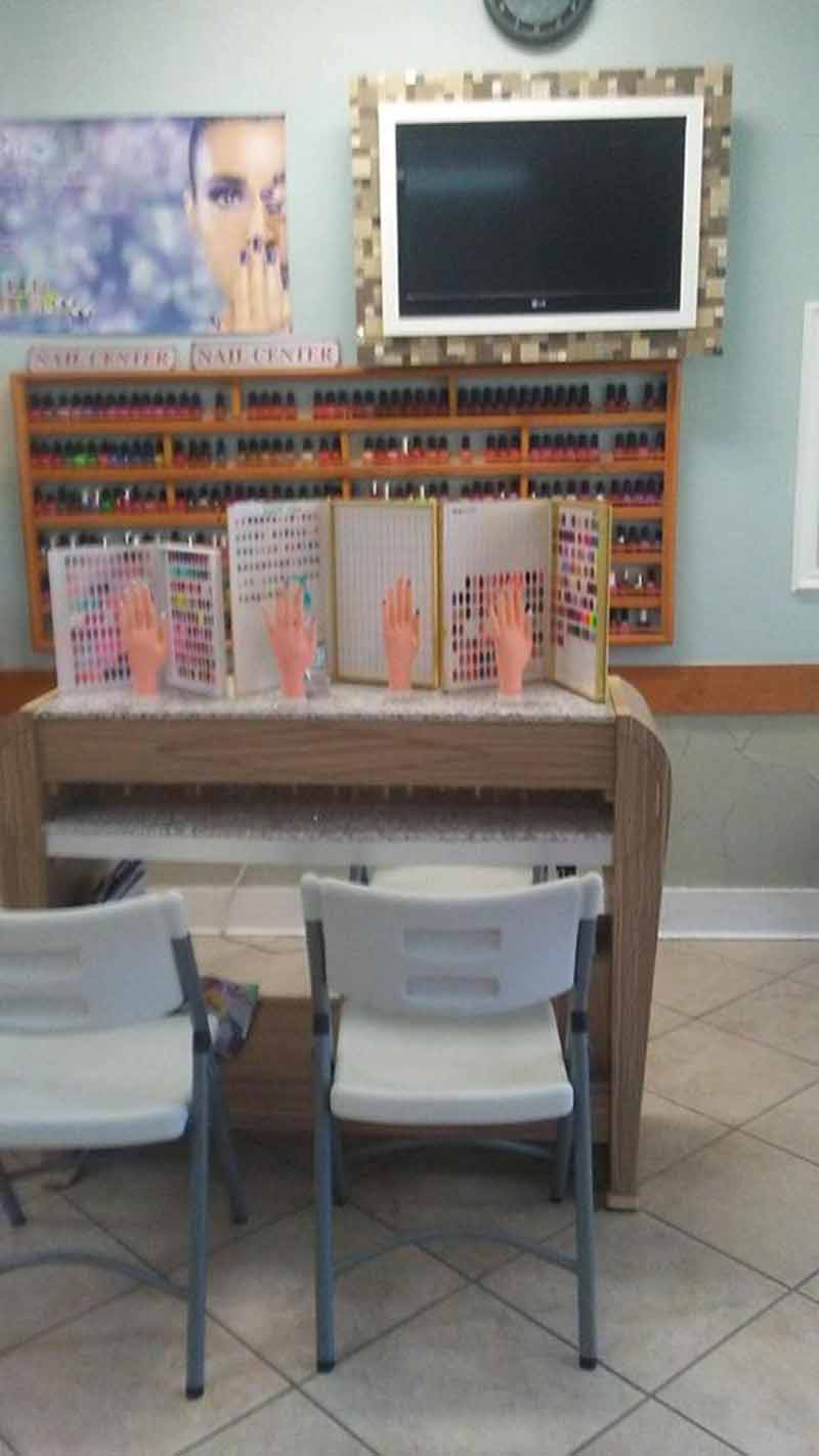 Cần Bán Tiệm Nail Trong Khu HEB  Income Ổn Định In Kerrville Texas