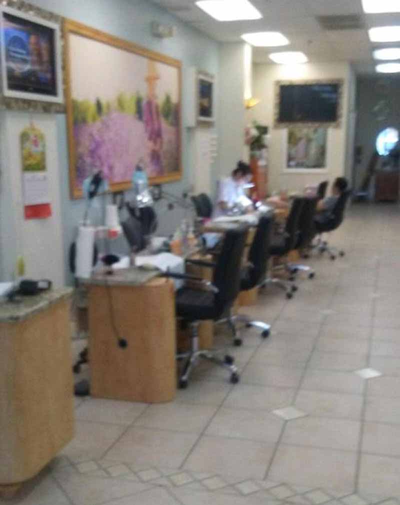 Cần Bán Tiệm Nail Trong Khu HEB  Income Ổn Định In Kerrville Texas