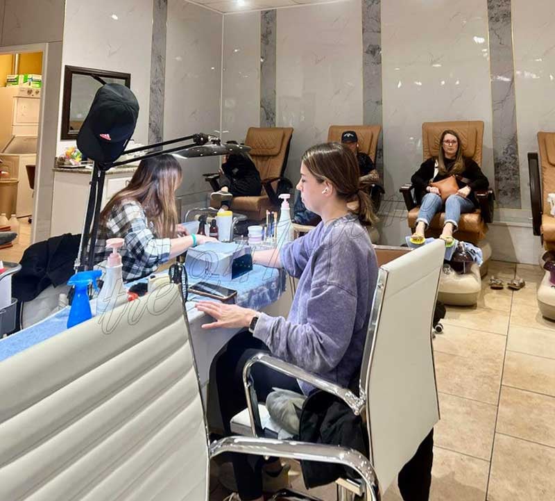 Cần Sang Tiệm Nail Khu Đông Đúc In Fayetteville AR