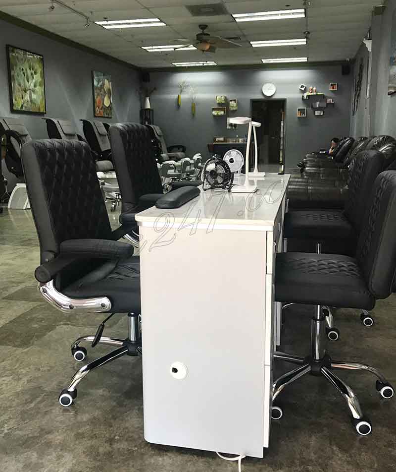 Cần Sang Tiệm Nail Trong Shopping Center In Garland TX
