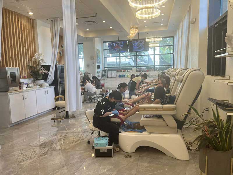 Cần Thợ Nails Và Receptionist Ở Orlando Florida