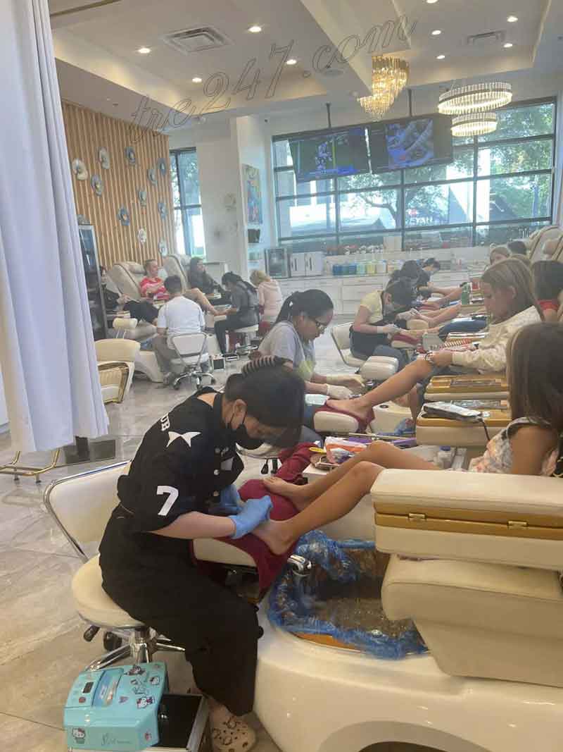 Cần Thợ Nails Và Receptionist Ở Orlando Florida