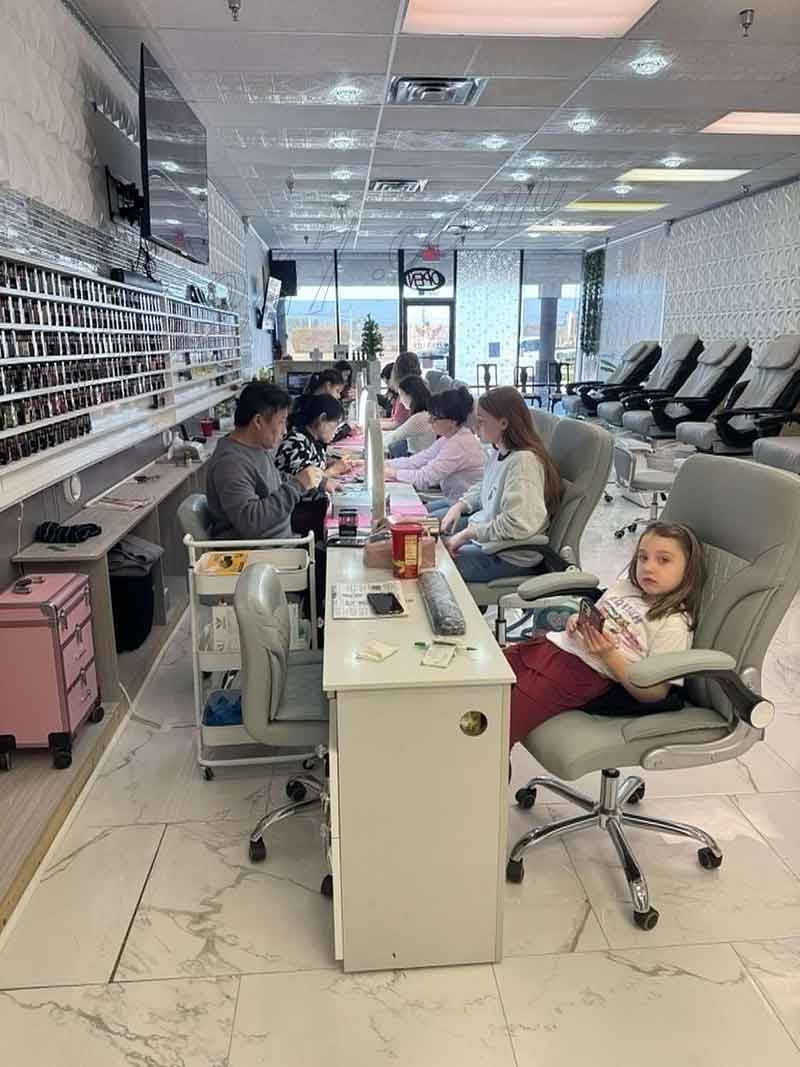 Cần Sang Tiệm Nail Gấp Grantsboro, NC
