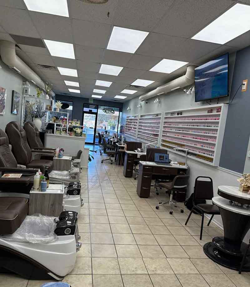 Sang Tiệm Nail Mới Remodel – Vị Trí Đẹp, Khách Đông Mooresville, IN