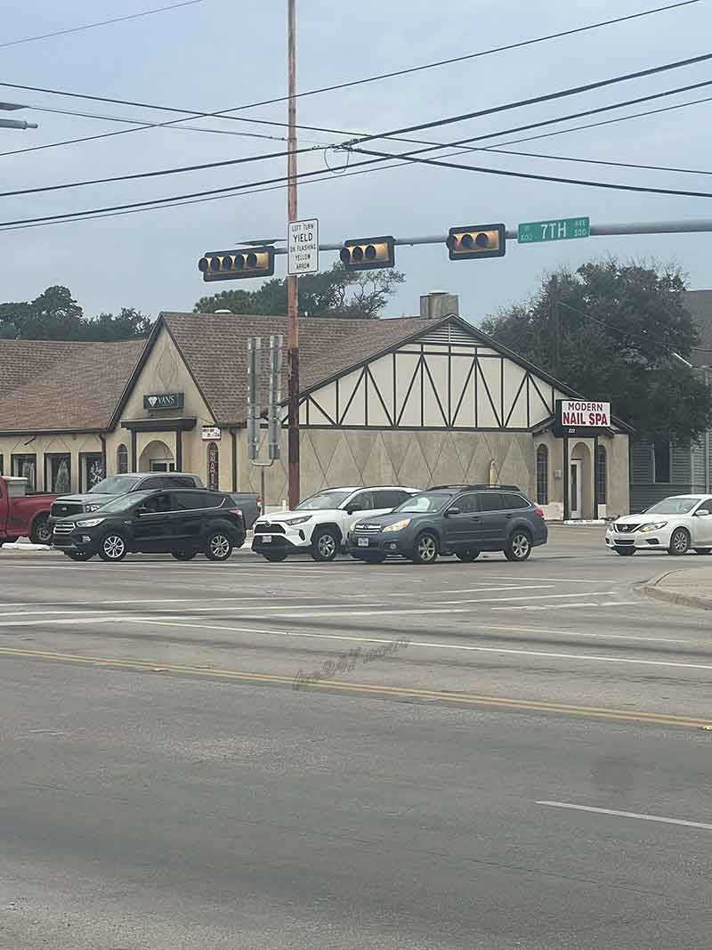 Cần Sang Tiệm Nails Vùng Corsicana Texas - Cơ Hội Sở Hữu Tiệm Nail Good Location.