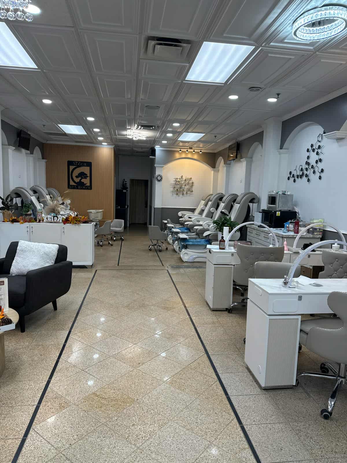 Cần Sang Lại Tiệm Nail Vùng Cary, NC.