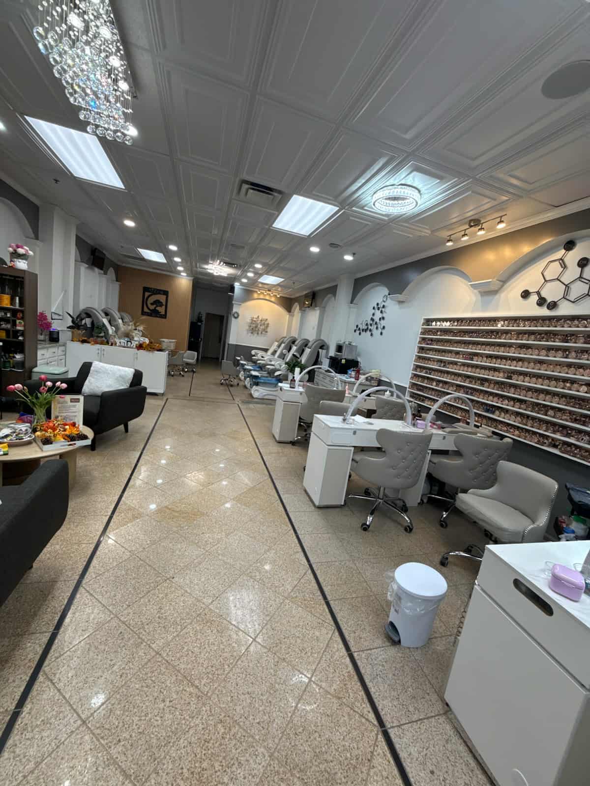 Cần Sang Lại Tiệm Nail Vùng Cary, NC.