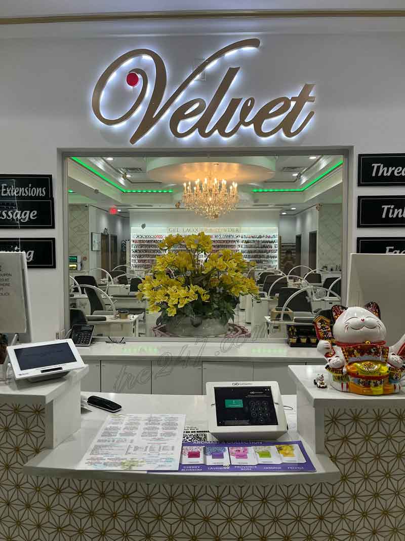 Cần Sang Lại Tiệm Nail Vùng Oviedo, Florida.