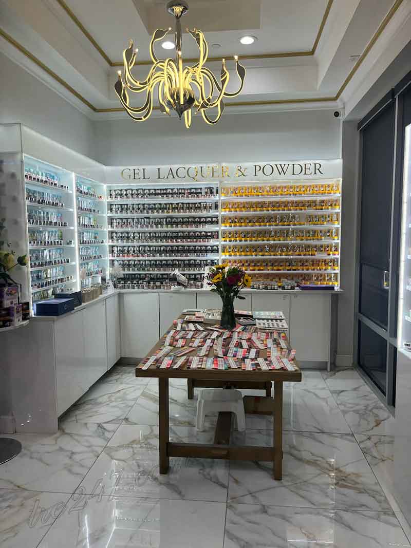 Cần Sang Lại Tiệm Nail Vùng Oviedo, Florida.