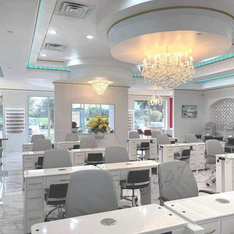 Cần Sang Lại Tiệm Nail Vùng Oviedo, Florida.