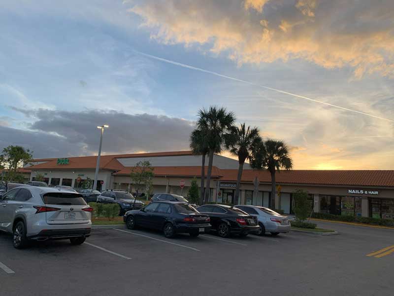 Cần Sang Tiệm Nail In Pembroke Pines FL