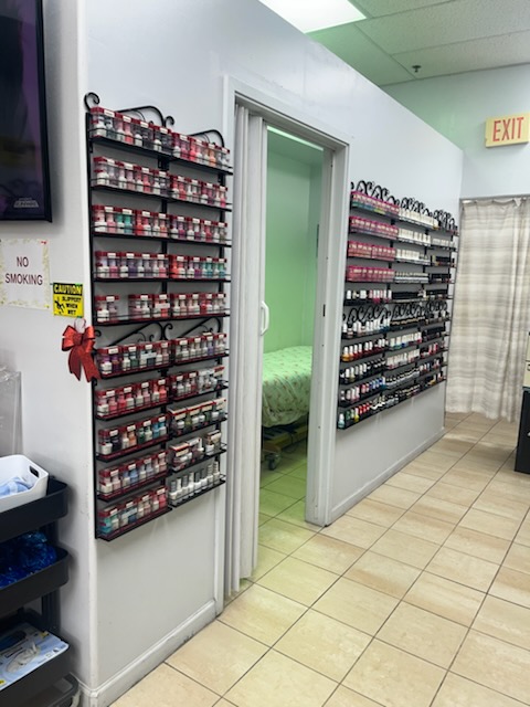 Cần Sang Lại Tiệm Nail Good Location Ở Kissimmee, FL