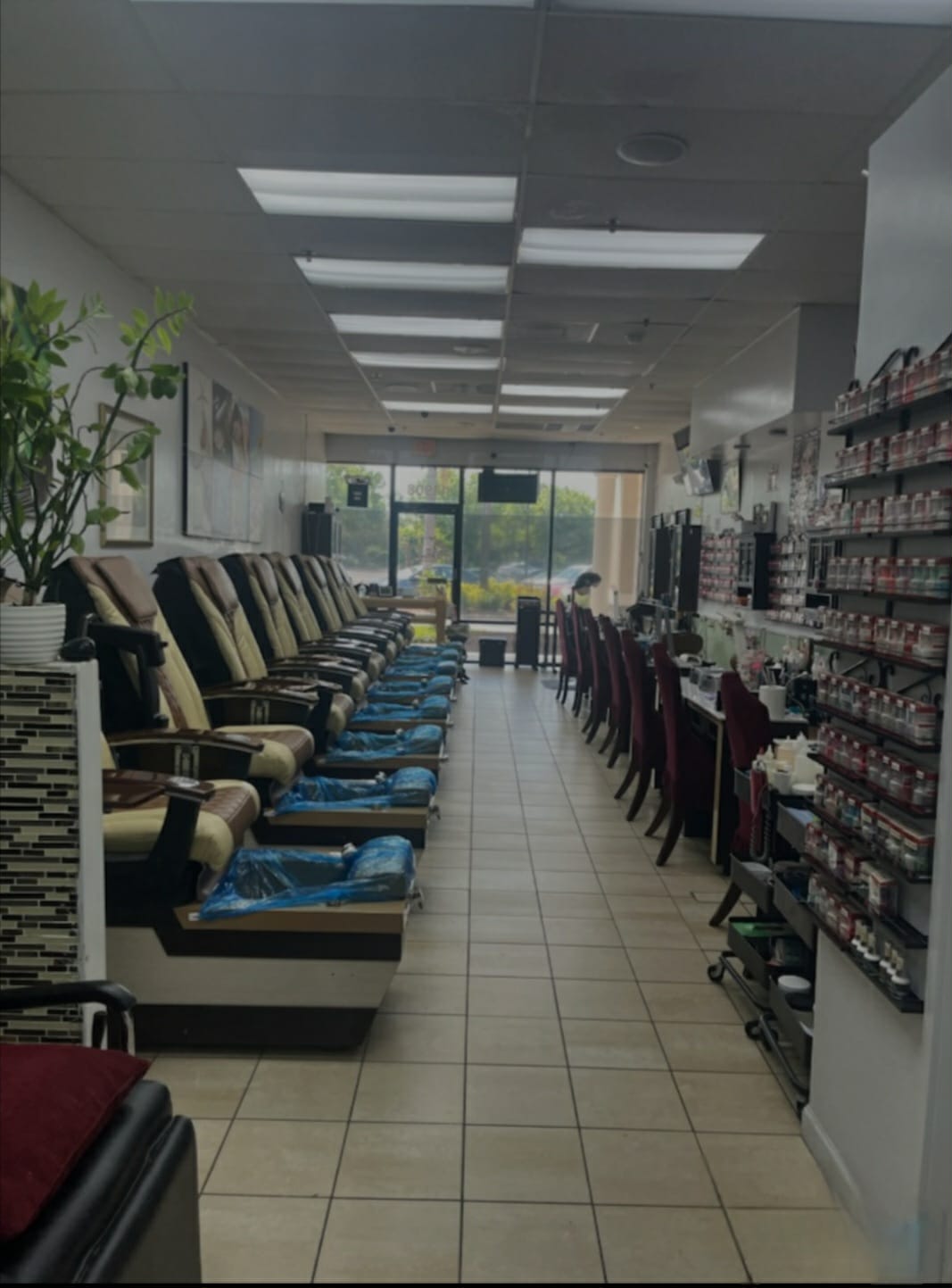 Cần Sang Lại Tiệm Nail Good Location Ở Kissimmee, FL