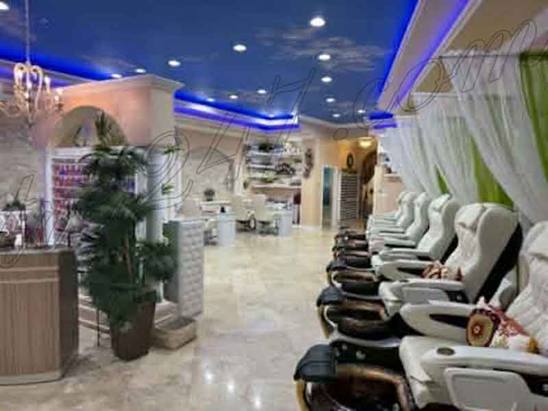 Sang Tiệm Nail Vị Trí Đẹp Khu Shopping Bonita Springs Fl