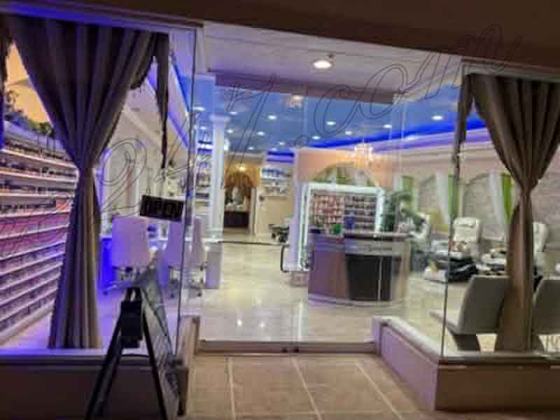 Sang Tiệm Nail Vị Trí Đẹp Khu Shopping Bonita Springs Fl