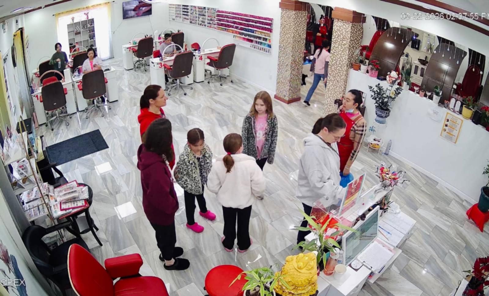 Cần Thợ Nail Vùng Brighton, Michigan.