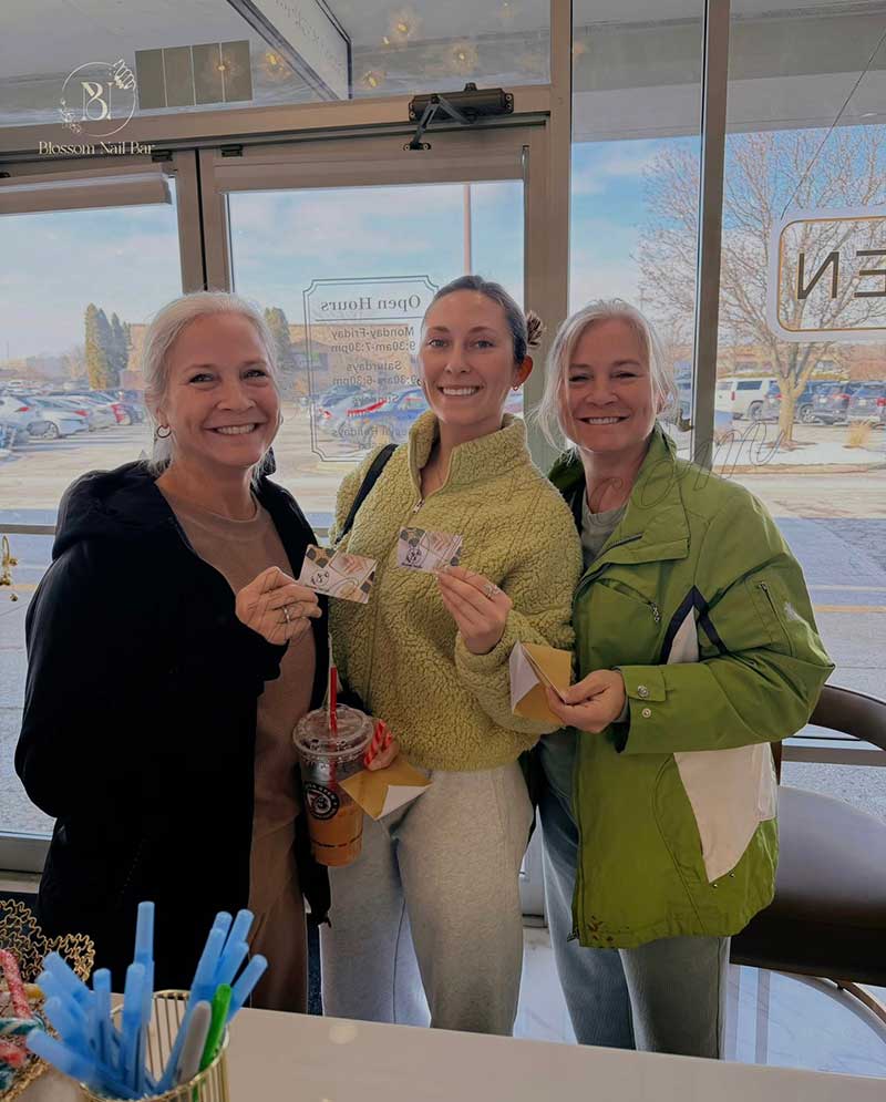 Cần Thợ Nails Khu Đông Khách In Springfield OH