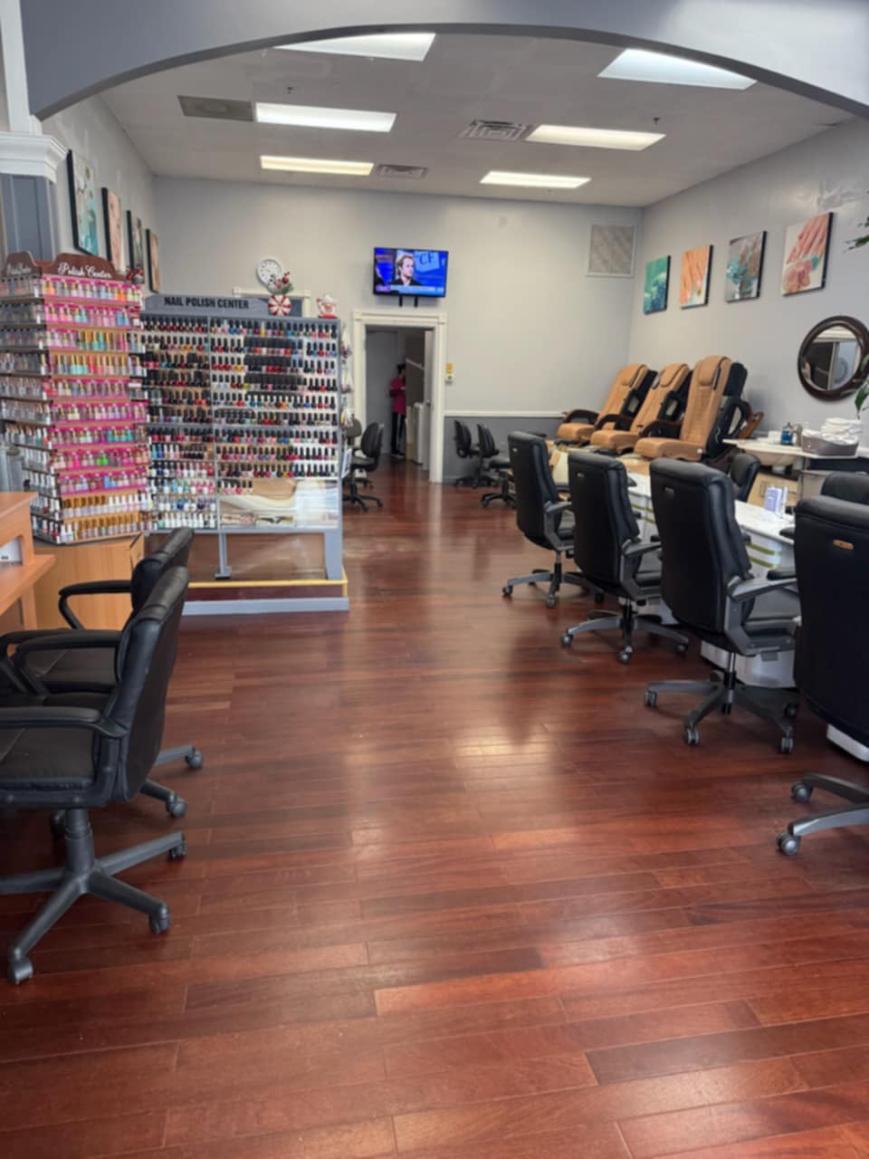 Cần Thợ Nail Và Sang Tiệm Nail Vùng Mandeville, Louisiana.