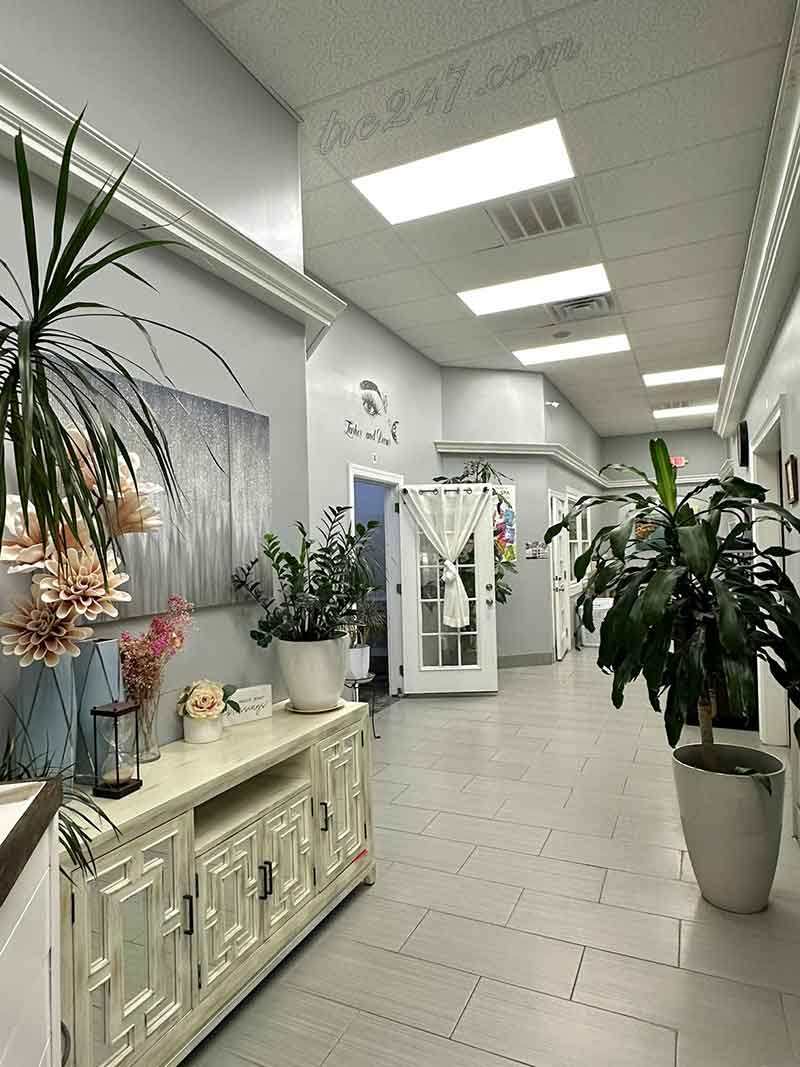 Cần Sang Tiệm Nail Lớn Tại Greenville North Carolina