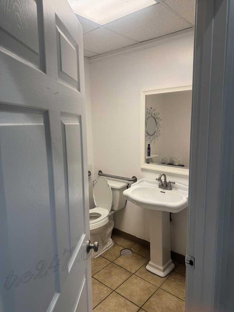 CẦN SANG TIỆM NAIL – INCOME CAO VÙNG CARMEL, INDIANA 