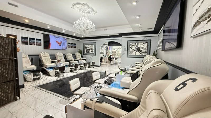 CẦN THỢ NAIL GẤP GẤP GẤP GẤP……..