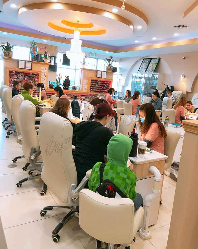 Cần Sang Tiệm Nail Lớn Good Location In Auburn WA
