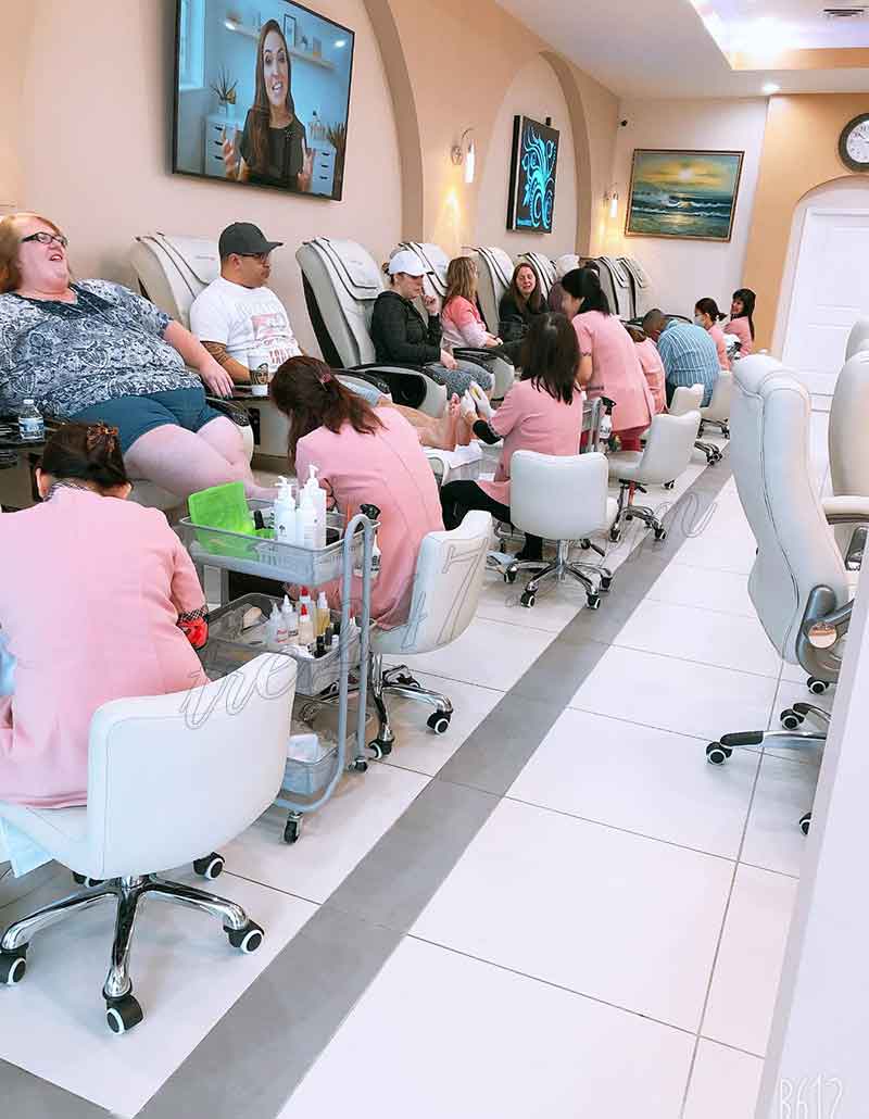 Cần Sang Tiệm Nail Lớn Good Location In Auburn WA