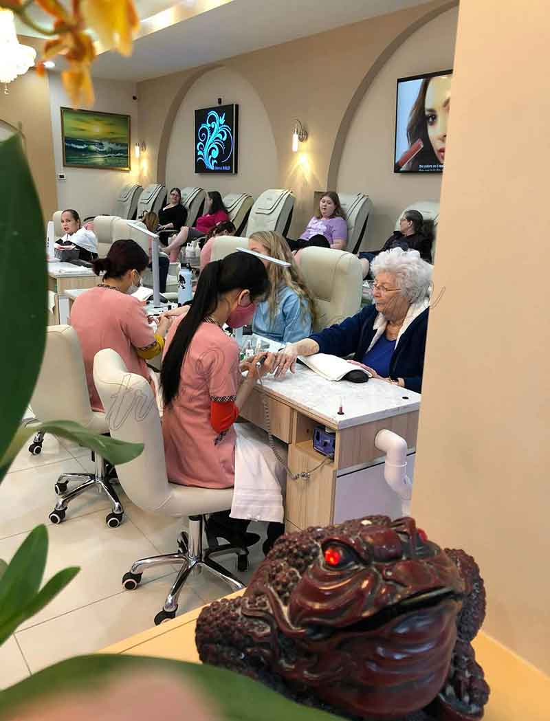 Cần Sang Tiệm Nail Lớn Good Location In Auburn WA