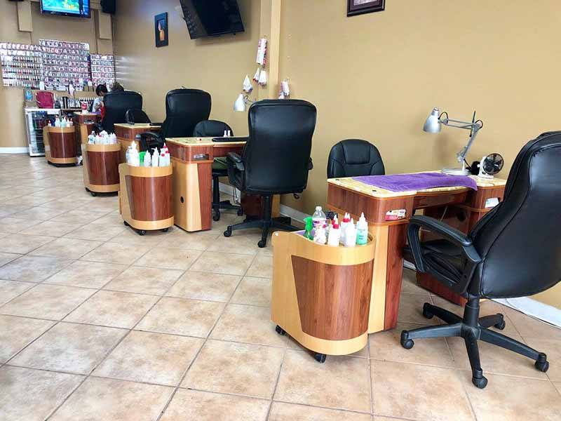 Cần Sang Tiệm Nail Khu Đông Đúc In Houston, Texas