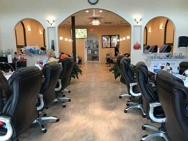 Cần Thợ Nails Có Bắng Texas Bao Lương $ 4000/ Tháng In Floresville, TX