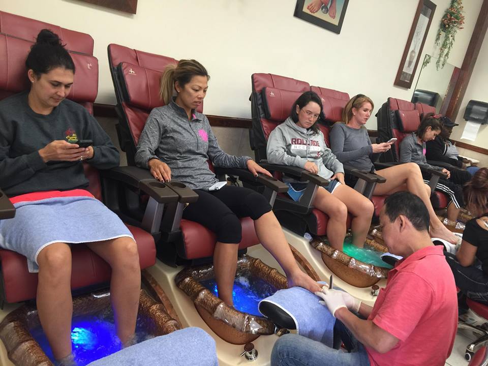 Cần Sang Tiệm Nail Good Location In LA