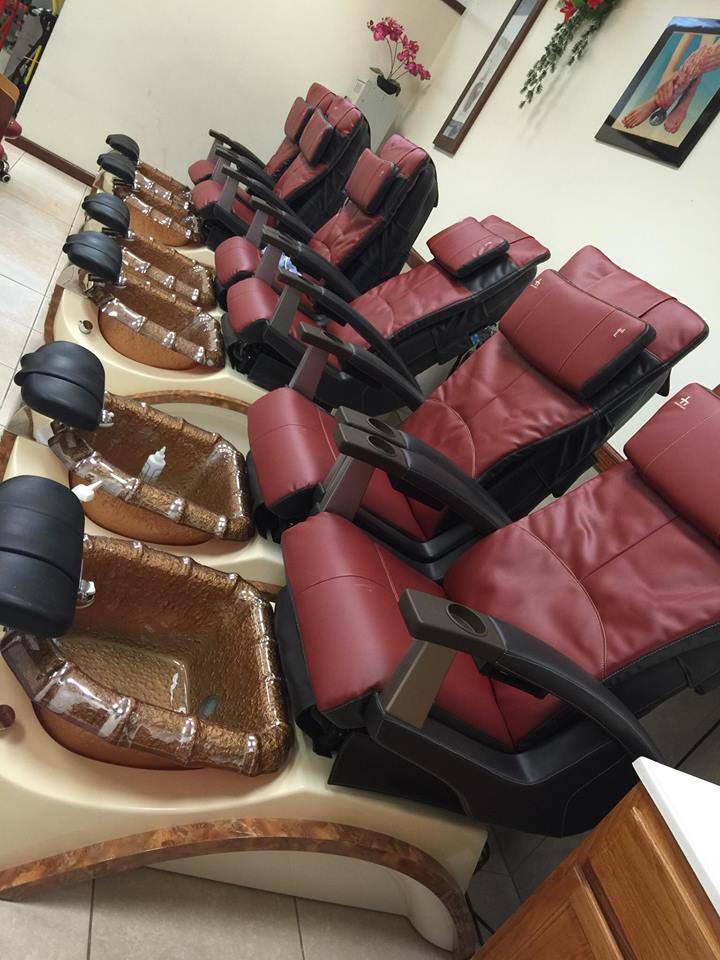 Cần Sang Tiệm Nail Good Location In LA