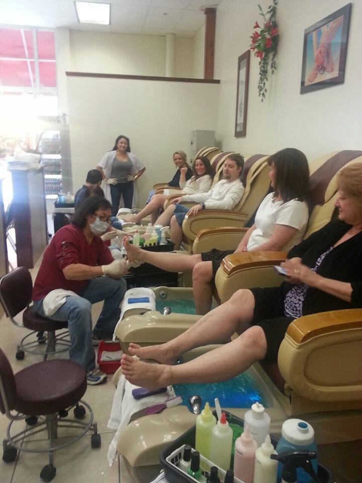 Cần Sang Tiệm Nail Good Location In LA