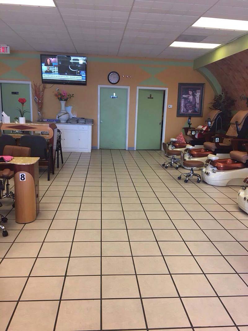 Cần Sang Tiệm Nail Gấp Vùng Midland TX.