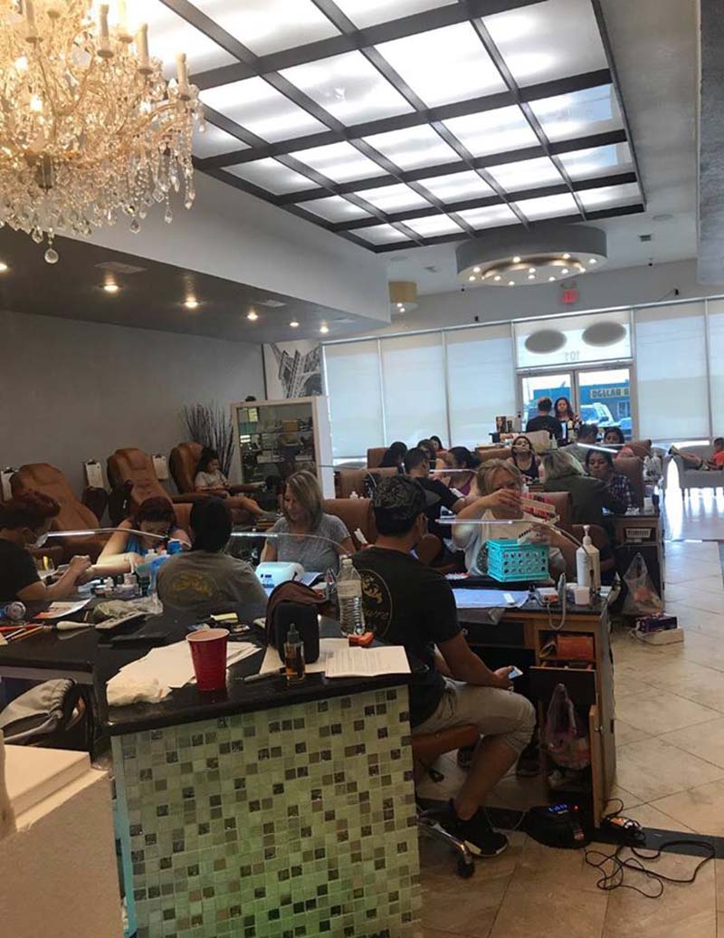 Cần Thợ Nails Bao Lương $ 1200/ Tuần In Texas