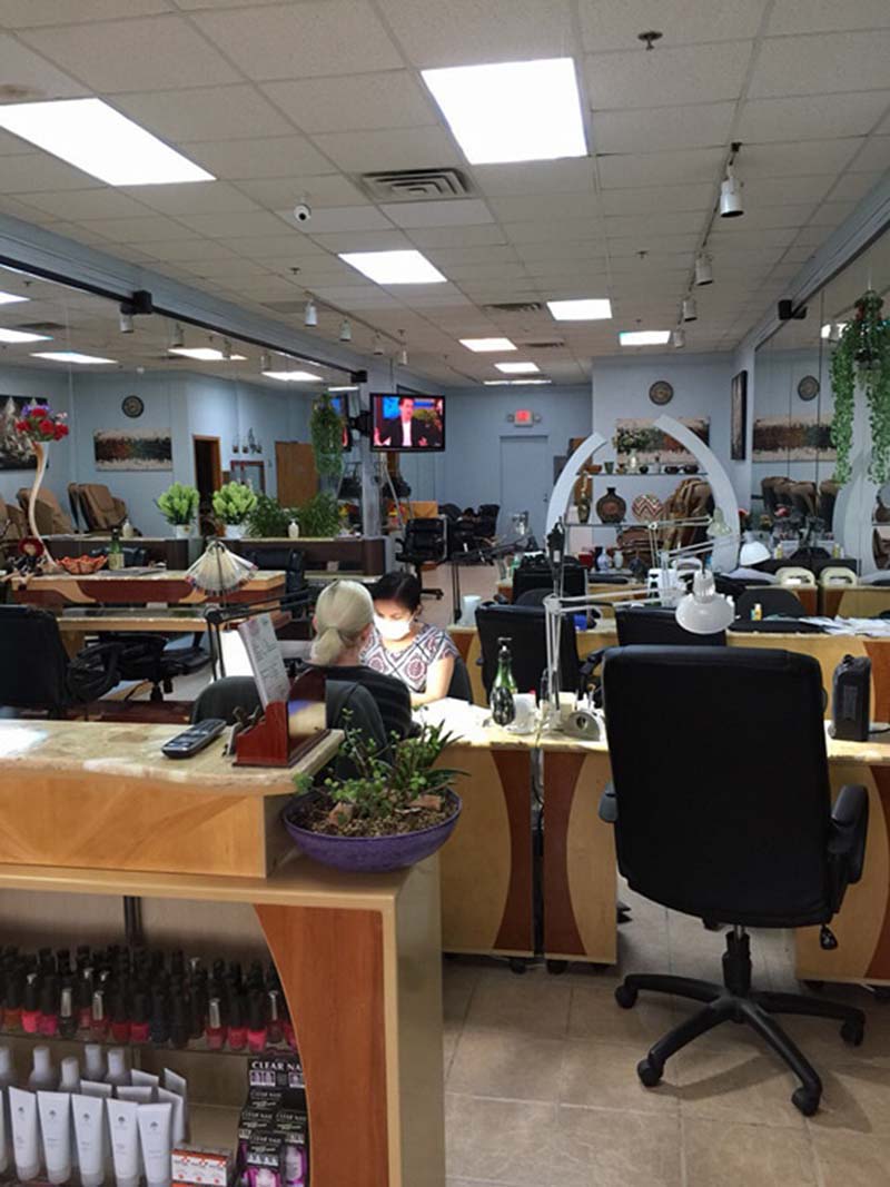 Bán Tiệm Nail Good Location In Monona, WI