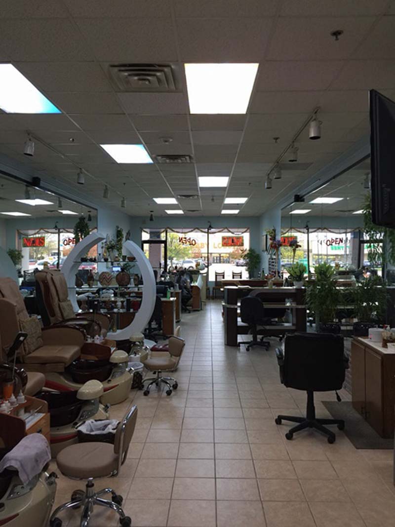 Bán Tiệm Nail Good Location In Monona, WI