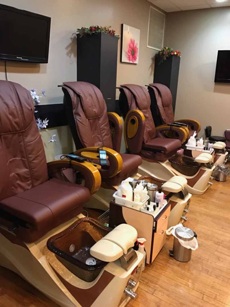 Cần Sang Tiệm Hair & Nails Gấp Income Cao In Cleveland OH