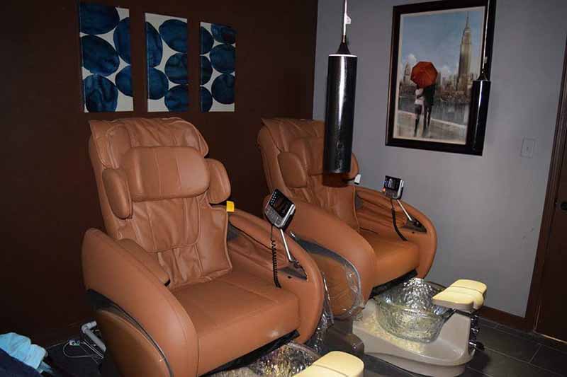 Rất Cần Thợ Nails Bột Và Chân Tay Nước In Hixson TN